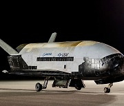 미군 '비밀 무인 우주선' X-37B, 2년 6개월 비행 마치고 귀환