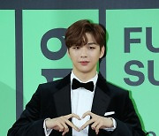 강다니엘, 경솔한 실수?…이쯤되면 ‘실수‘가 시그니처 [류지윤의 배드토크]