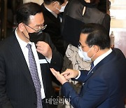 주호영, 당내 여론수렴 착수...野의 국정조사 강행 대응 고심