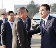 이상민 '폼나게 사표' 발언에 박지원 "그 입 다물라"