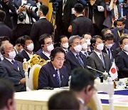 尹대통령, 프놈펜 일정 마무리…G20 참석 위해 발리 이동