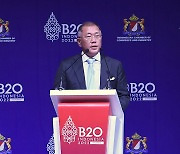 Hyundai Motor chief urges bold action on climate change, energy poverty at B-20