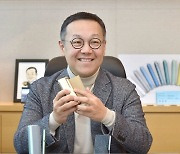 평생 비흡연 인류학자가 담배회사 대표된 까닭은