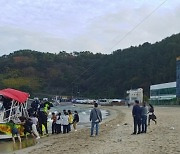 “하늘서 공포의 20여분”…강풍 속 페러세일링에 떠밀린 엄마와 아들