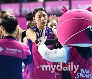 [MD포토] 김연경 '승리 하이파이브'