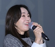 김윤진, 즐거운 무대인사 미소 [포토엔HD]