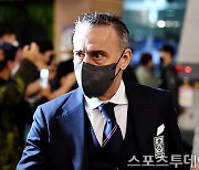 [ST포토] 벤투 감독, '월드컵 위해 카타르행'