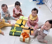 첫 생일 앞두고 김건희 여사 선물 받은 다섯쌍둥이