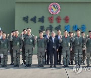 공군 제11전투비행단 방문한 이종섭 장관