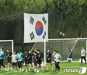 첫 훈련 시작하는 축구대표팀