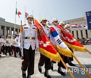 '팔각모 사나이' 위상 달라진다…해병대旗, 정식 군기로 인정