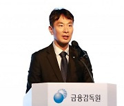 이복현 금감원장 "금융사 경영진들, 취약차주 관심 가져달라"