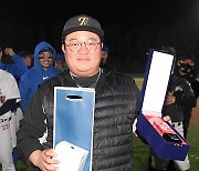 MVP 정순길 ‘부상으로 디크리스 건강팔찌 받았어요’ [MK포토]