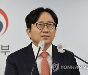 北, '시신 인도' 연락에 묵묵부답···통일부 "답변 기다릴 계획"