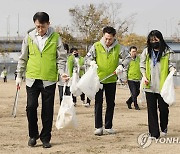 농협, 한강 '쓰담'고 나눔까지 함께하며 ESG 실천