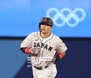 "빨리 MLB 가고싶다" 22살 홈런왕 꿈…그런데 너무 어려서 탈이네