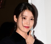 [TEN 포토] 아이유 '광고주를 위한 프로의식'