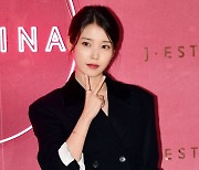 [TEN 포토] 아이유 '귀엽게 브이'