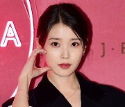 [TEN 포토] 아이유 '당길수록 빛이나 '