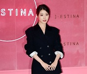 [TEN 포토] 아이유 '초미니로 각선미 살린 패션'