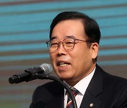 [포토] 스마트농업지원센터 개장 축사하는 박성중 의원