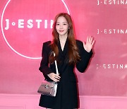 [E포토] 박민영, '핑크 배경에도 우아한 분위기'