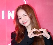 [E포토] 박민영, '이 순간은 의혹 없는 하트'