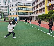 KBO '찾아가는 연식야구 교실' 성료…150만원 상당 야구용품 지급