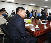 양준혁 야구재단 이사장과 면담 갖는 권영세 장관