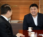 권영세 통일부 장관 만난 양준혁 야구재단 이사장