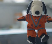 강아지 인형과 마네킹 타고 달 간다…미 우주선에 사람 안 탄 이유