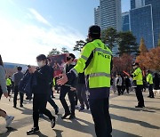 [지스타 2022] "뛰지 마세요. 앞에 보세요"…안전관리에 '만전'