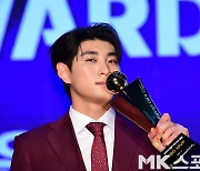 이정후 ‘MVP의 키스 세리머니’ [MK포토]