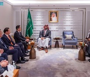 사우디 국영매체, 빈살만-재계 면담 사진 공개…"투자 기회 논의"