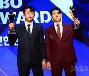 이정후-정철원 ‘영광의 MVP-신인상 수상’ [포토]