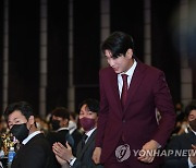 이정후, MVP 미소