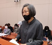 스토킹 피해자 보호법안 공청회에서 진술인 의견 말하는 이수정 교수