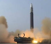 北, ‘괴물 ICBM’ 발사 성공에 근접…한미, 연합 편대 비행 대응