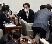 [포토] 서울시의원에 참석한 조희연 교육감