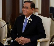 마크롱 대통령 접견하는 쁘라윳 태국 총리