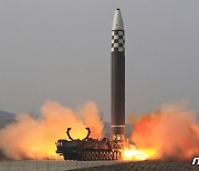[속보]"北 탄도미사일 발사, ICBM으로 추정"