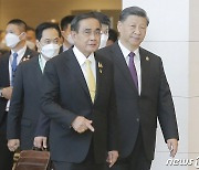 APEC 경제지도자회의 참석하는 시진핑과 짠오차