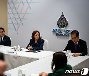 APEC 회의 중 발언하는 한덕수 국무총리