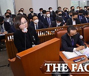 [속보] '이태원 참사' 박희영 용산구청장, 특수본 출석…"성실히 조사받겠다"