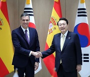 尹대통령, 산체스 스페인 총리와 정상회담… “배터리·재생에너지 협력 지원”