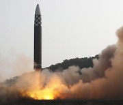 北, ICBM 추정 장거리미사일 발사…연이틀 도발