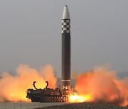 軍 "北, ICBM 발사…비행거리 1천km·고도 6천100km, 속도 마하 22"