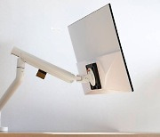 [리뷰] 백색 인테리어에 제격, 카멜마운트 고든 GDA2 디자인 모니터 암