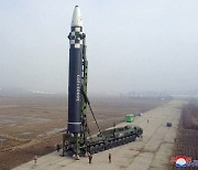 북한 ‘괴물 ICBM’ 화성-17형, 미국 전역 사정권…발사 성공한 듯