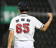 데뷔 신인 최다 23홀드→12년 만에 ‘곰표’ 신인왕, 다음은 세이브상·MVP